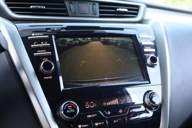 Nissan Murano Vehicle Full-screen Gallery Image 12