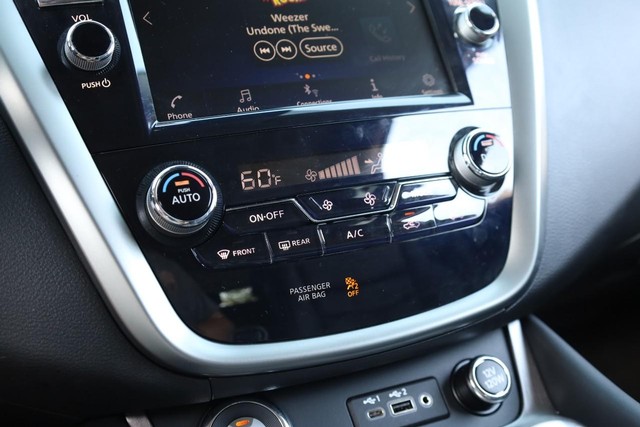 Nissan Murano Vehicle Full-screen Gallery Image 13