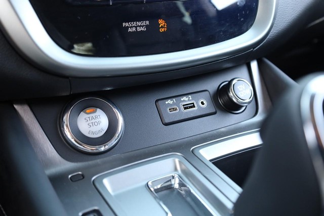 Nissan Murano Vehicle Full-screen Gallery Image 14