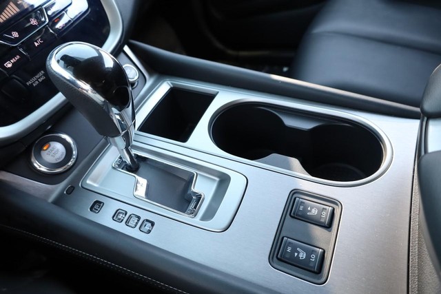 Nissan Murano Vehicle Full-screen Gallery Image 15