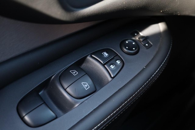Nissan Murano Vehicle Full-screen Gallery Image 17