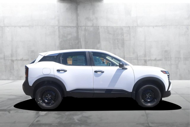 Nissan Kicks Vehicle Full-screen Gallery Image 5