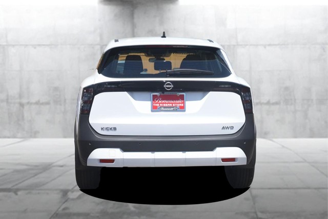 Nissan Kicks Vehicle Full-screen Gallery Image 6
