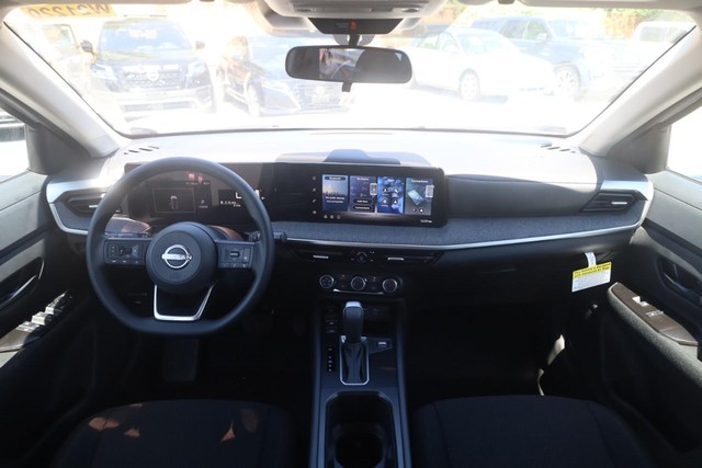 Nissan Kicks Vehicle Full-screen Gallery Image 7