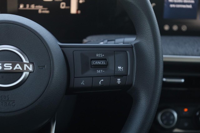 Nissan Kicks Vehicle Full-screen Gallery Image 9