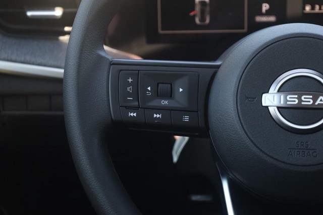 Nissan Kicks Vehicle Full-screen Gallery Image 10