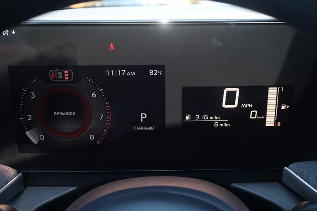 Nissan Kicks Vehicle Full-screen Gallery Image 12