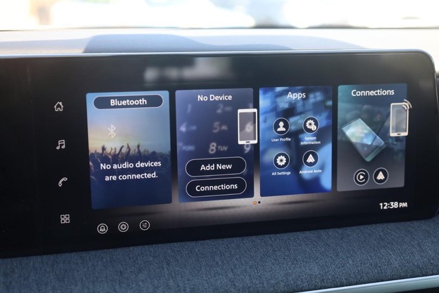Nissan Kicks Vehicle Full-screen Gallery Image 13