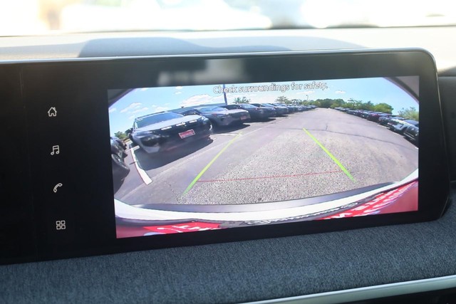 Nissan Kicks Vehicle Full-screen Gallery Image 14