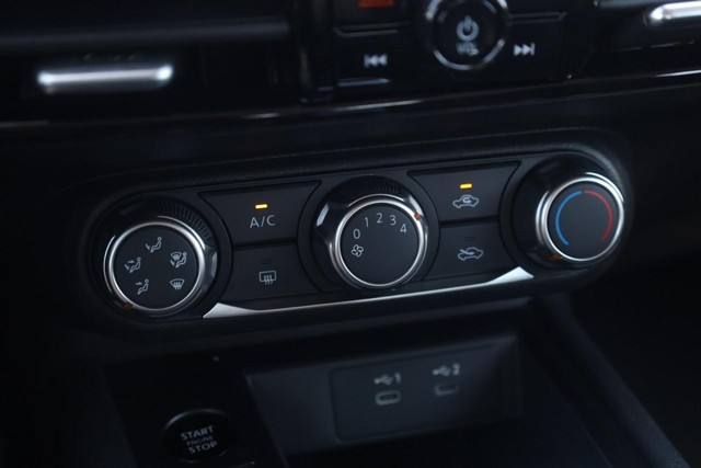 Nissan Kicks Vehicle Full-screen Gallery Image 15