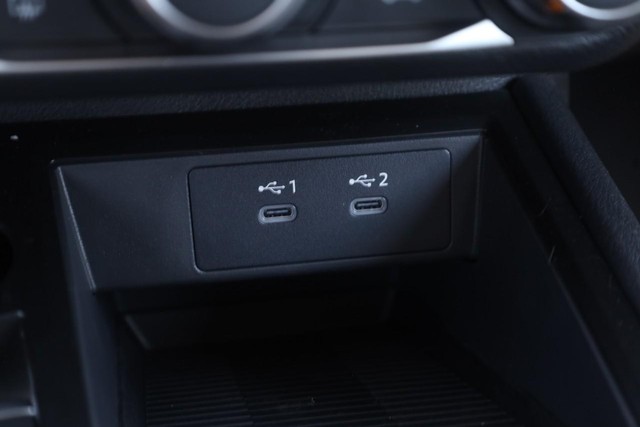 Nissan Kicks Vehicle Full-screen Gallery Image 16