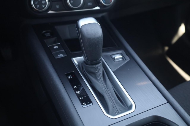 Nissan Kicks Vehicle Full-screen Gallery Image 18
