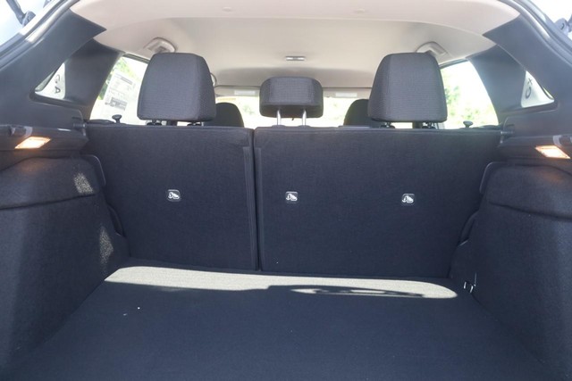 Nissan Kicks Vehicle Full-screen Gallery Image 22