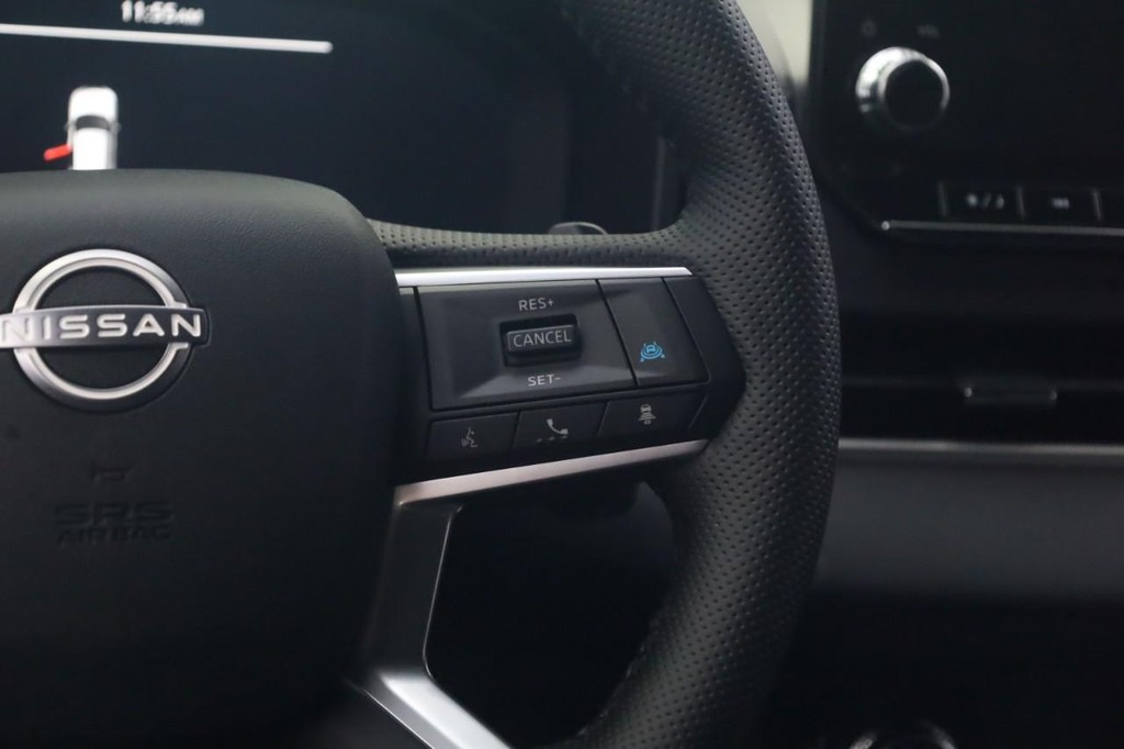 Nissan Rogue Plug-In Hybrid Vehicle Full-screen Gallery Image 8