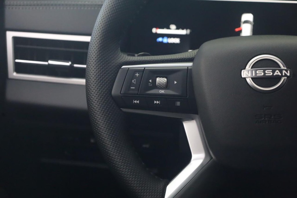 Nissan Rogue Plug-In Hybrid Vehicle Full-screen Gallery Image 9