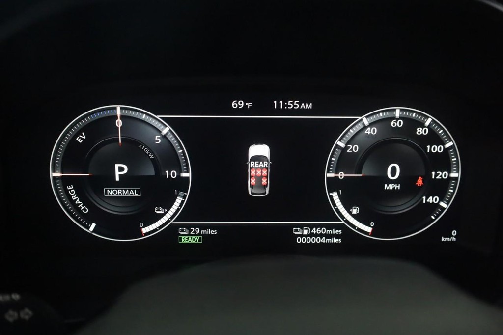 Nissan Rogue Plug-In Hybrid Vehicle Full-screen Gallery Image 13