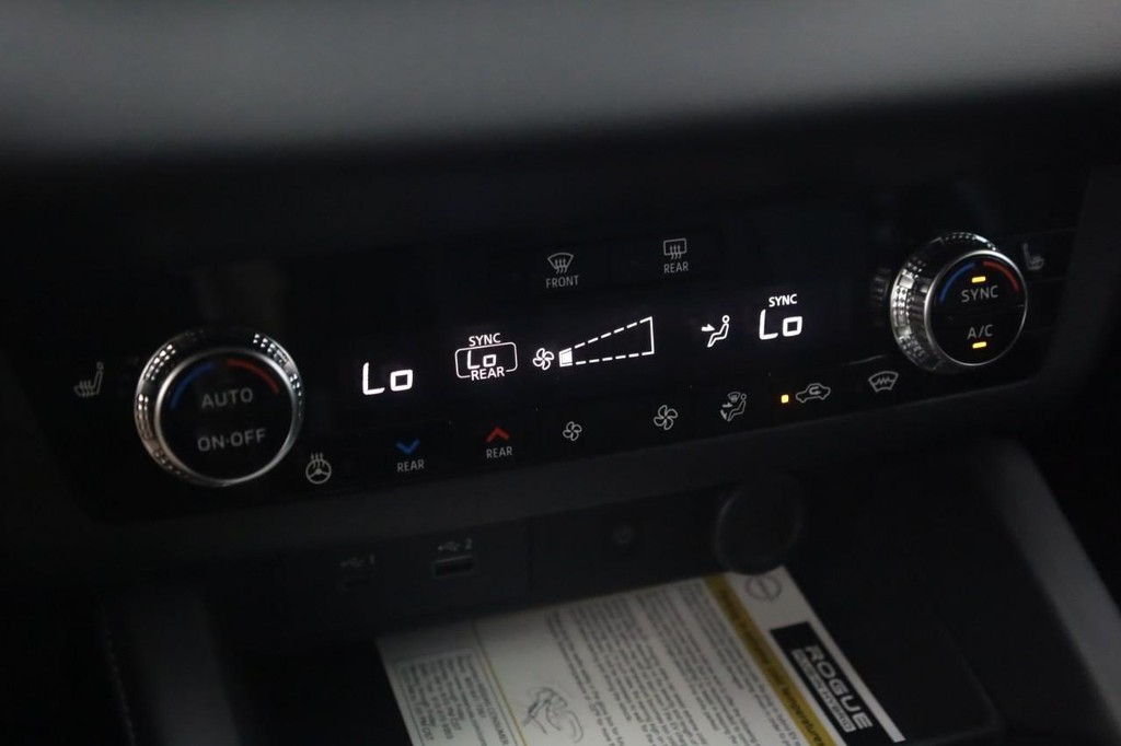 Nissan Rogue Plug-In Hybrid Vehicle Full-screen Gallery Image 16