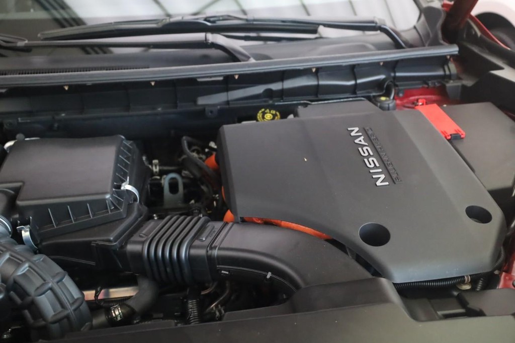 Nissan Rogue Plug-In Hybrid Vehicle Full-screen Gallery Image 25