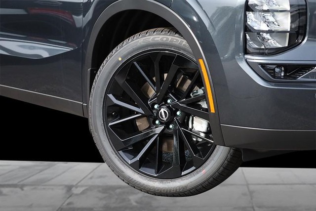 Nissan Rogue Plug-In Hybrid Vehicle Image 03