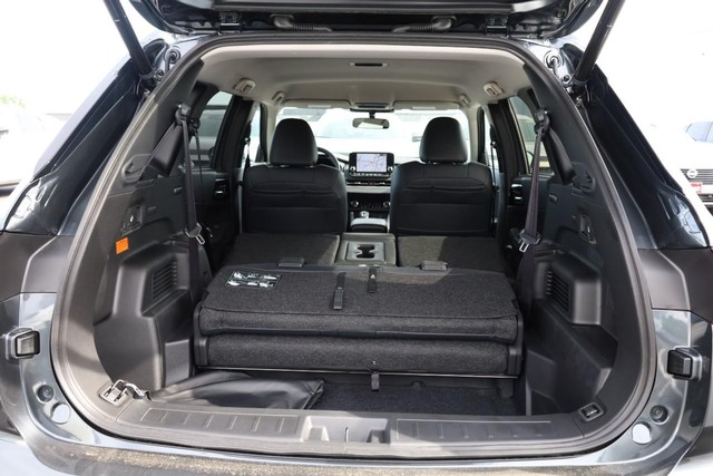 Nissan Rogue Plug-In Hybrid Vehicle Image 08