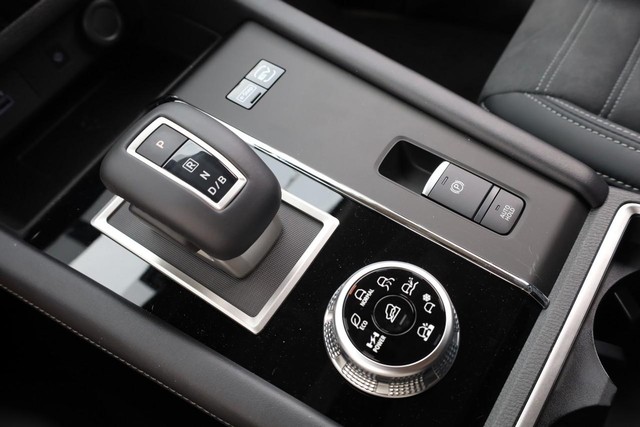 Nissan Rogue Plug-In Hybrid Vehicle Image 17