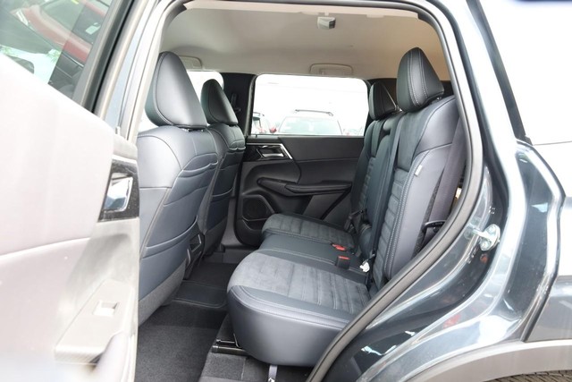 Nissan Rogue Plug-In Hybrid Vehicle Image 22