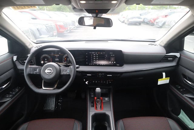 Nissan Kicks Vehicle Image 07