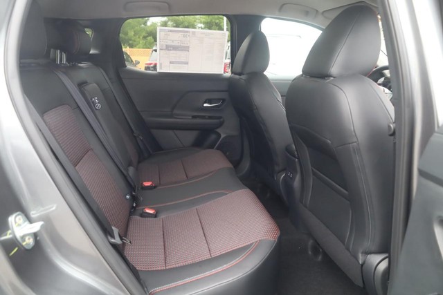 Nissan Kicks Vehicle Image 21