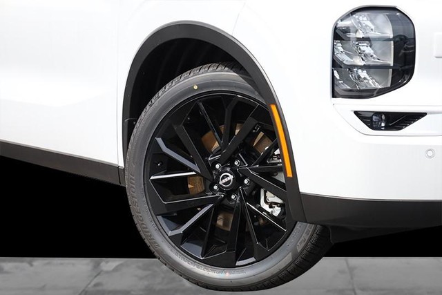 Nissan Rogue Plug-In Hybrid Vehicle Full-screen Gallery Image 3