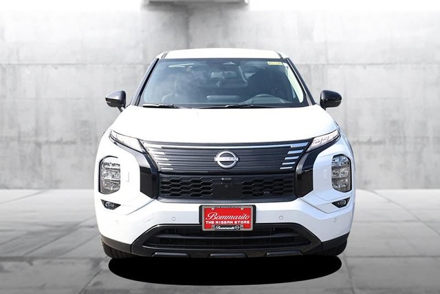 Nissan Rogue Plug-In Hybrid Vehicle Full-screen Gallery Image 4
