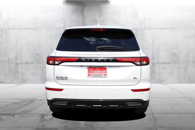 Nissan Rogue Plug-In Hybrid Vehicle Full-screen Gallery Image 6