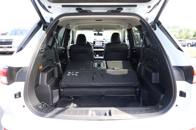 Nissan Rogue Plug-In Hybrid Vehicle Full-screen Gallery Image 8