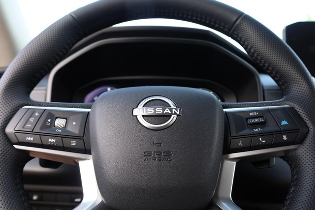 Nissan Rogue Plug-In Hybrid Vehicle Full-screen Gallery Image 10