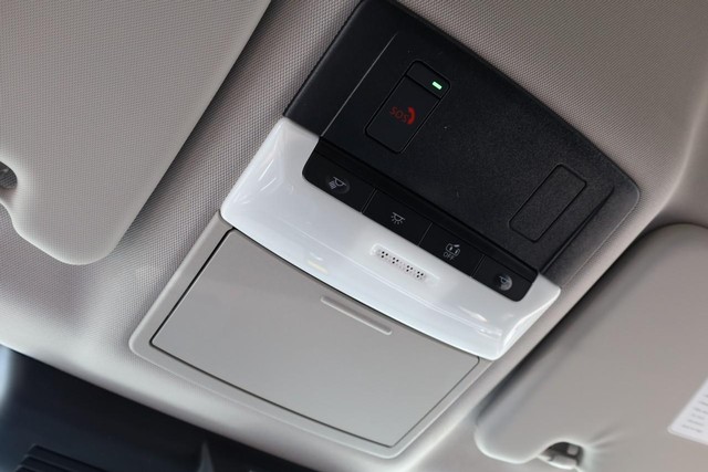 Nissan Rogue Plug-In Hybrid Vehicle Full-screen Gallery Image 18