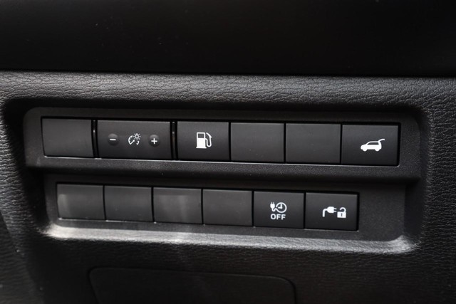 Nissan Rogue Plug-In Hybrid Vehicle Full-screen Gallery Image 20