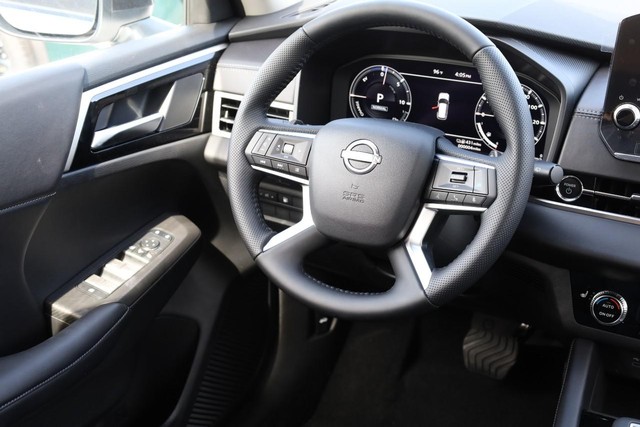 Nissan Rogue Plug-In Hybrid Vehicle Full-screen Gallery Image 24