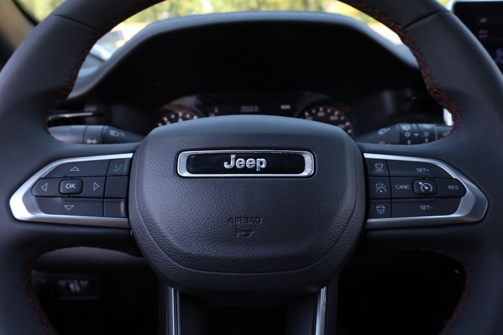 Jeep Compass Vehicle Image 09