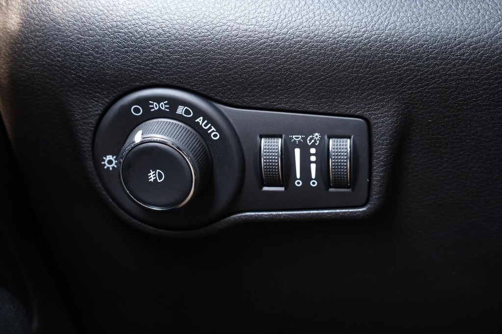 Jeep Compass Vehicle Image 18