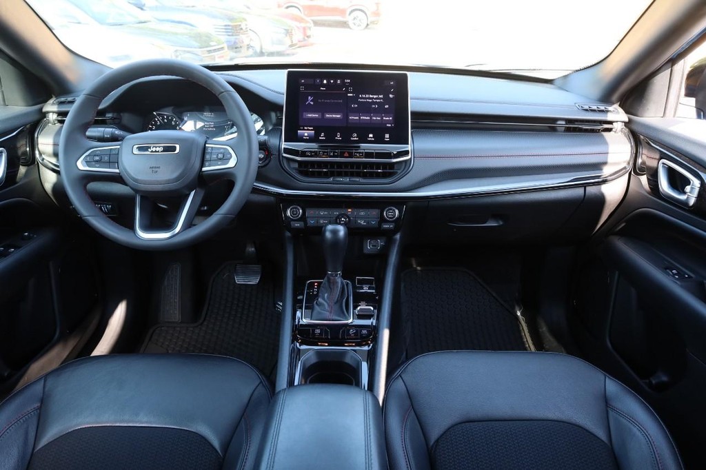 Jeep Compass Vehicle Image 22