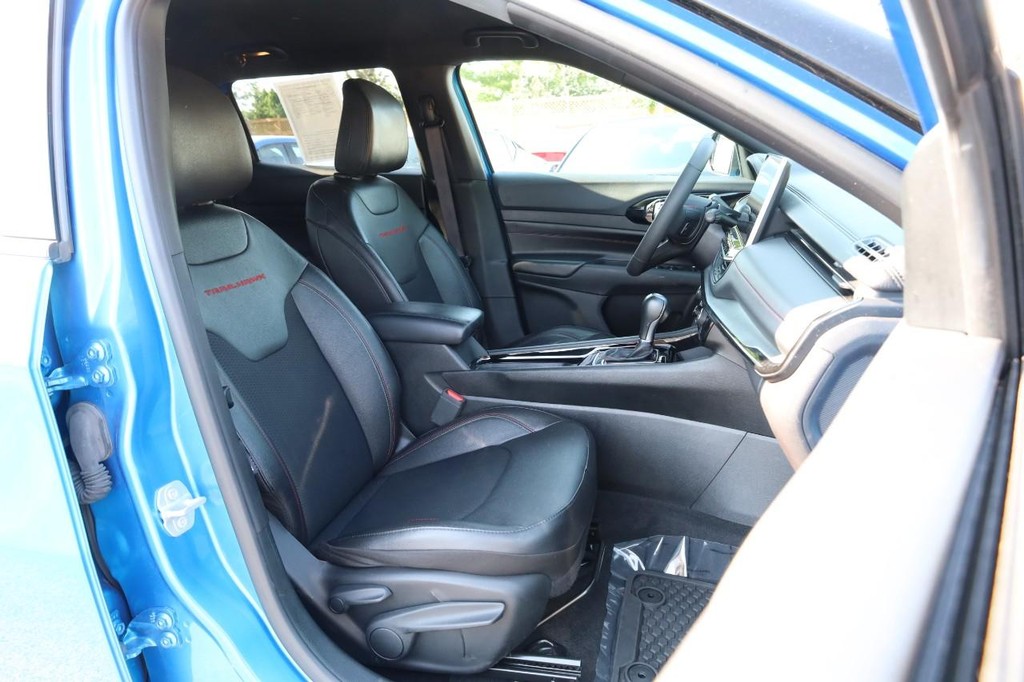Jeep Compass Vehicle Image 24