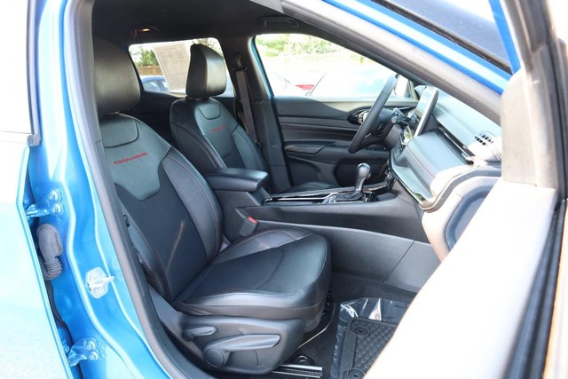 Jeep Compass Vehicle Image 24