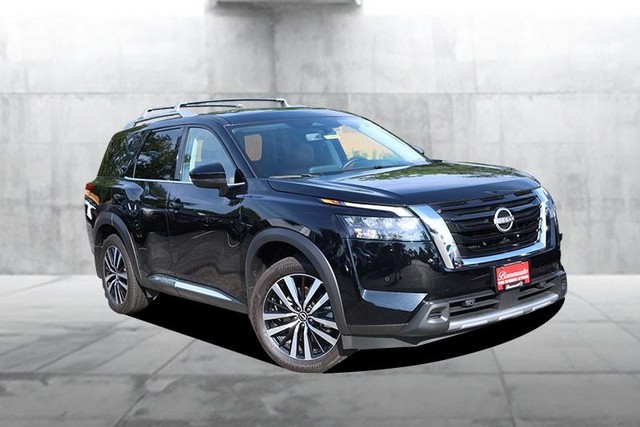 Nissan Pathfinder Vehicle Full-screen Gallery Image 2
