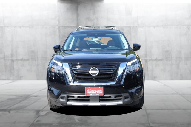 Nissan Pathfinder Vehicle Full-screen Gallery Image 4