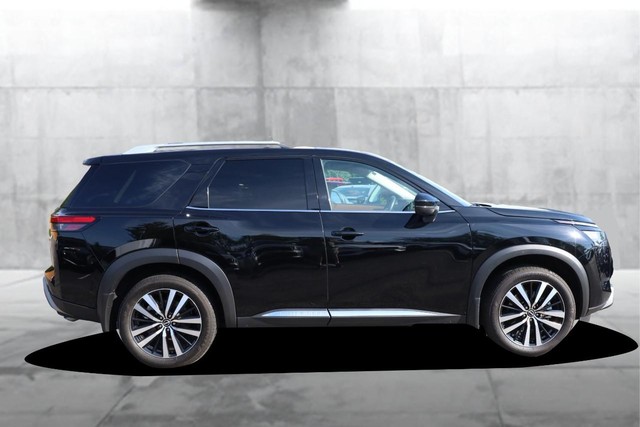 Nissan Pathfinder Vehicle Full-screen Gallery Image 5