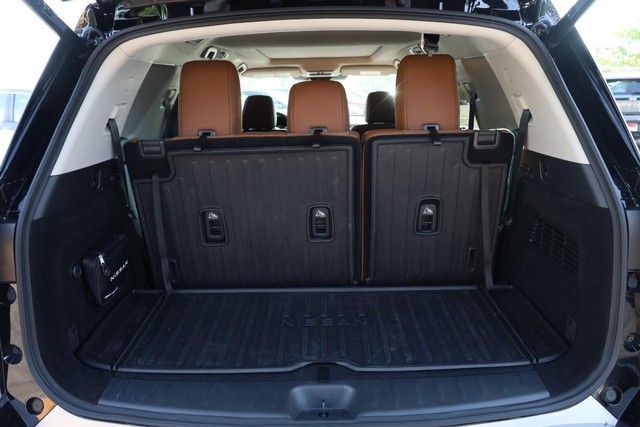 Nissan Pathfinder Vehicle Full-screen Gallery Image 7