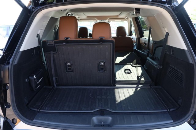 Nissan Pathfinder Vehicle Full-screen Gallery Image 8