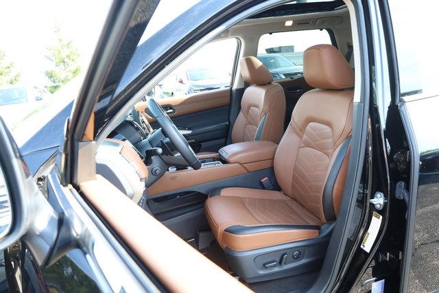 Nissan Pathfinder Vehicle Full-screen Gallery Image 10