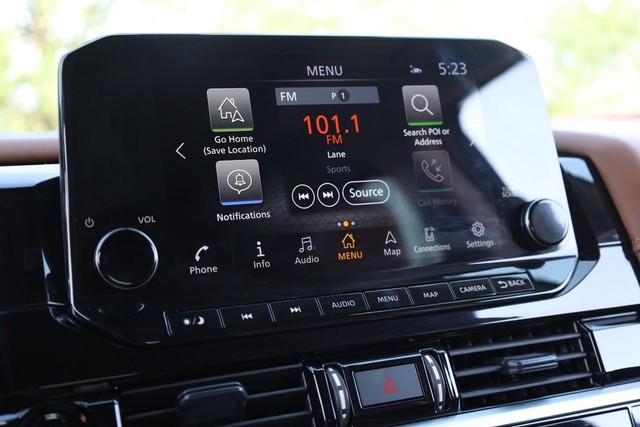 Nissan Pathfinder Vehicle Full-screen Gallery Image 15
