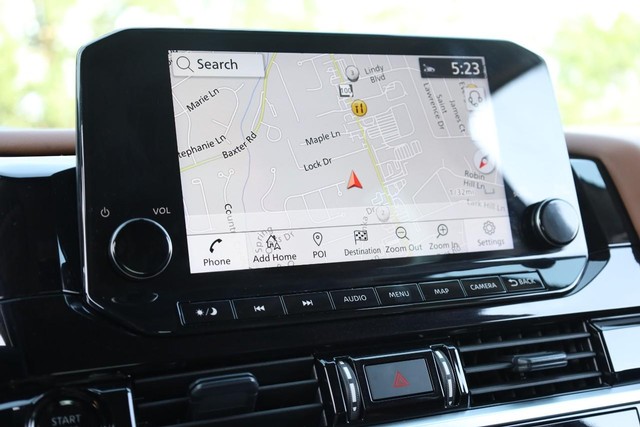 Nissan Pathfinder Vehicle Full-screen Gallery Image 16