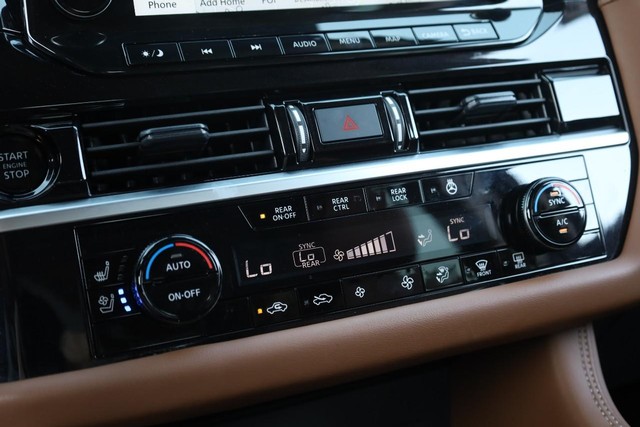 Nissan Pathfinder Vehicle Full-screen Gallery Image 18